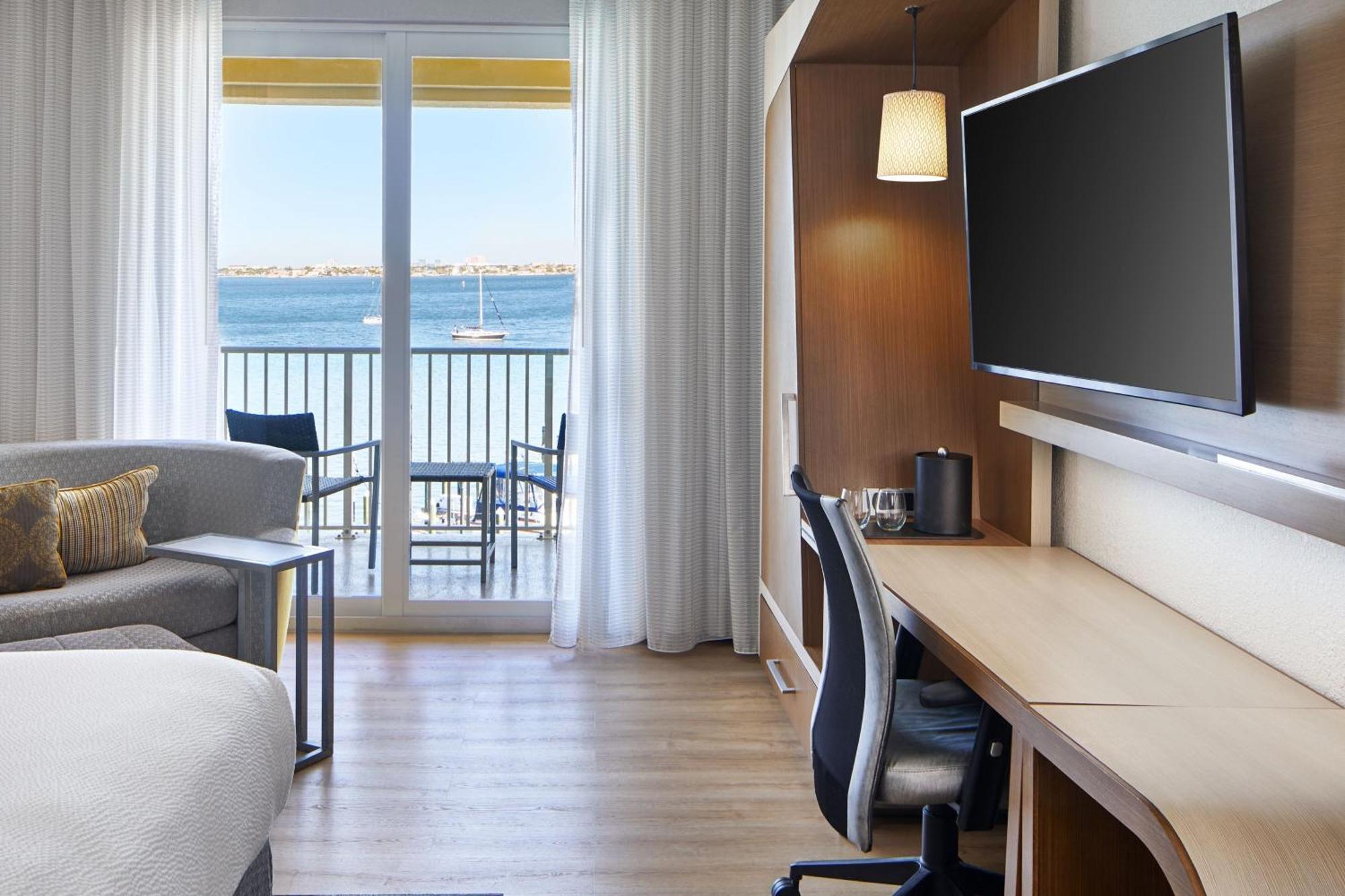 คอร์ตยาร์ด เซนต์ปีเตอร์สเบิร์ก เคลียร์วอเตอร์/มาเดราบีช Hotel ภายนอก รูปภาพ
